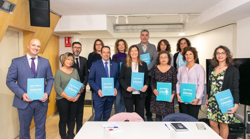 Enfermeras Estomaterapéutas y pacientes ostomizados presentan el Libro Blanco de la Ostomía a la Consellera de Salut de Baleares Patricia Gómez Picard